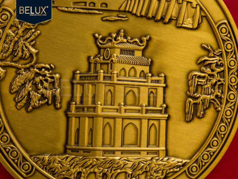 Tranh mặt đĩa Tháp Rùa bằng đồng 14x14cm